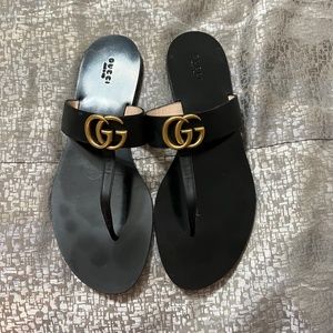 LEATHER THONG SANDAL WITH DOUBLE G